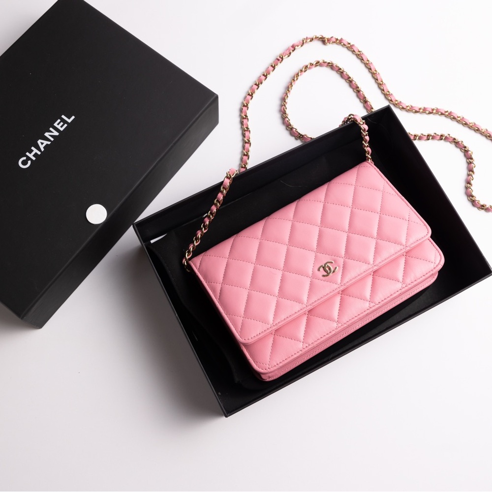 NWT Chanel Wallet-on-chain in pink lambskin